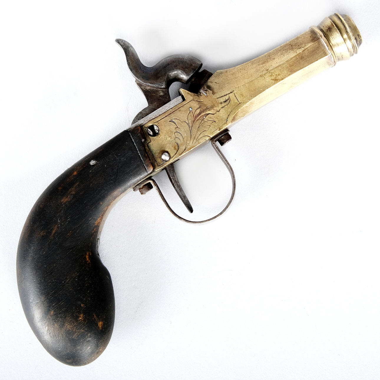 PISTOLA, Knocklock, latón/madera, siglo XIX.