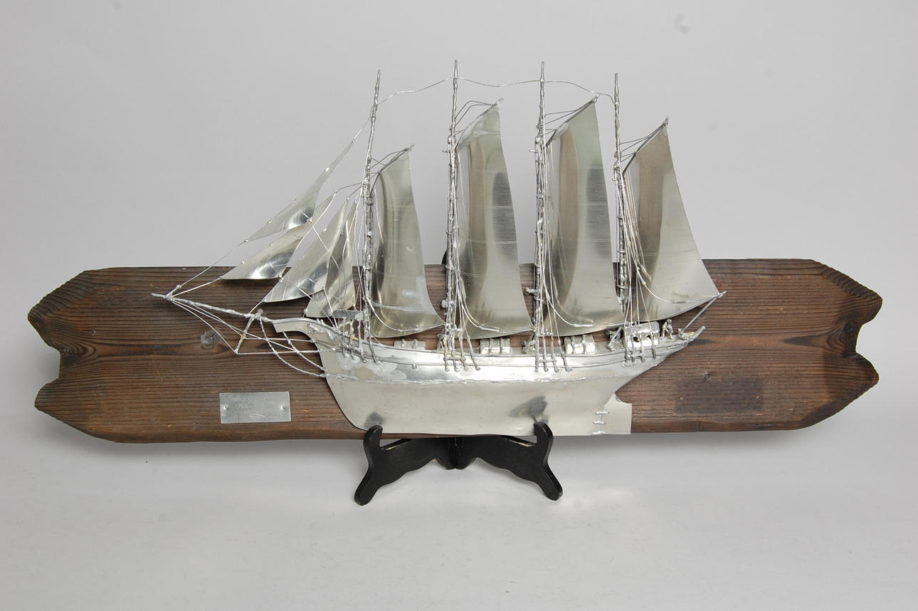 URBAN STRÖM. Halvmodell, " Slättopad Skonare " tenn, signerad,daterad -92.