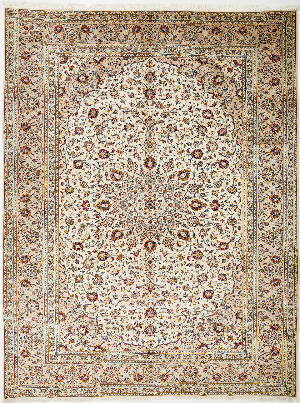 ORIENTMATTA. Kashan, persisk, semiantik, ca 396x304 cm.