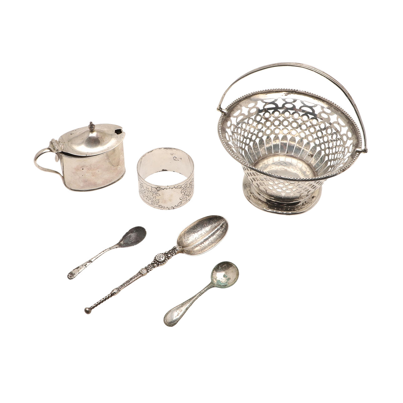 PIENI MÄÄRÄ HOPEAA.