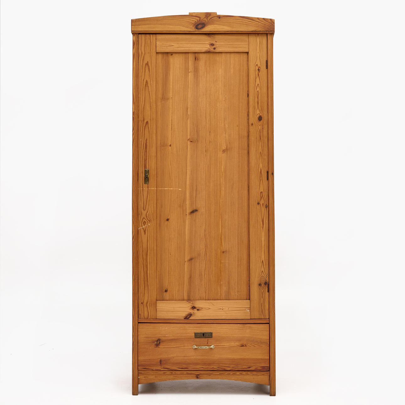 KLÄDSKÅP, furu, sekelskiftet 1900.