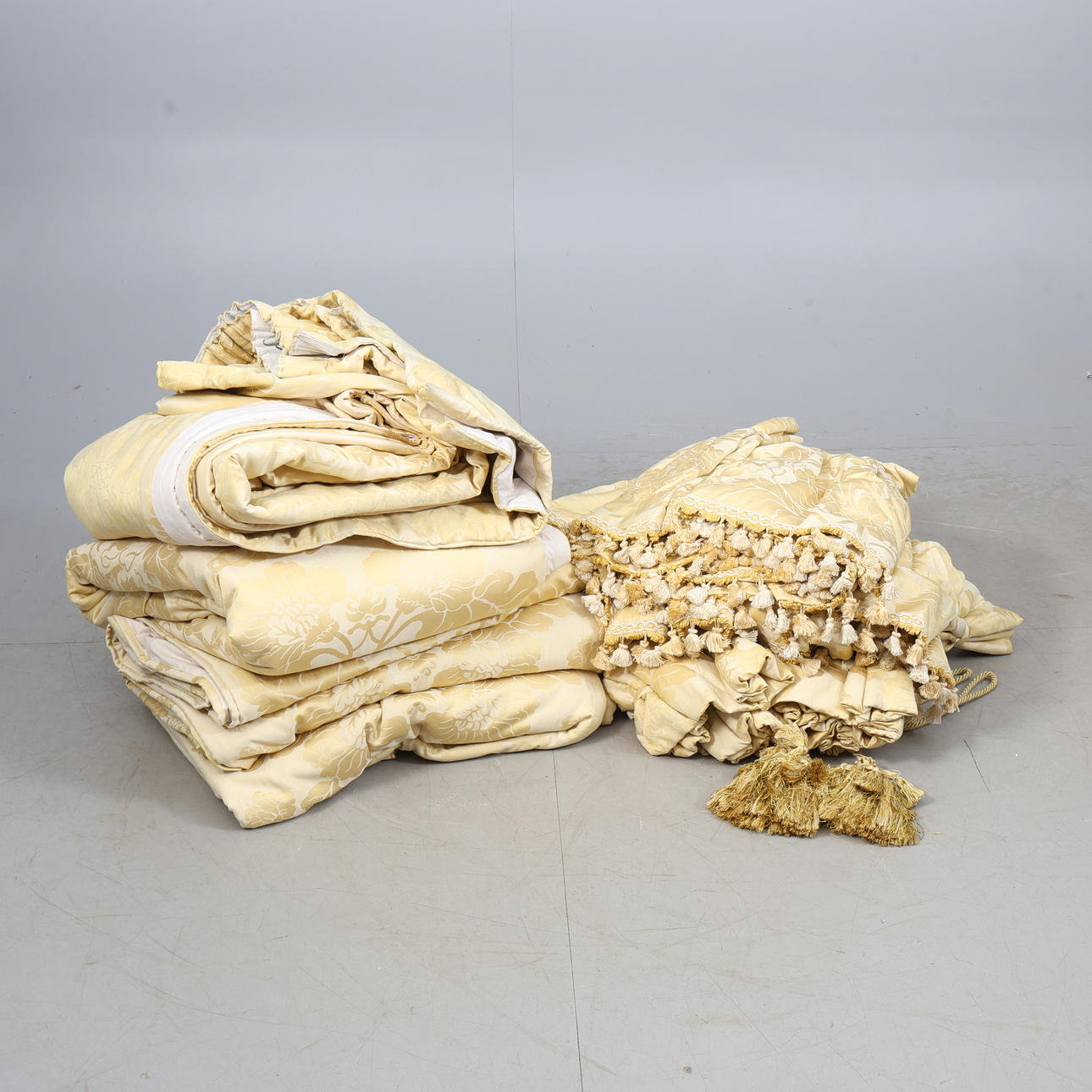 GARDINER, 8 delar, extra långa, tunga, interfodrade.