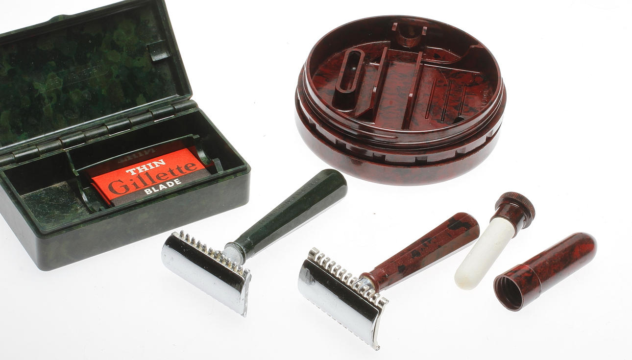 RAZORS, 2 pcs, bakelite, Swing, mid-20th century.