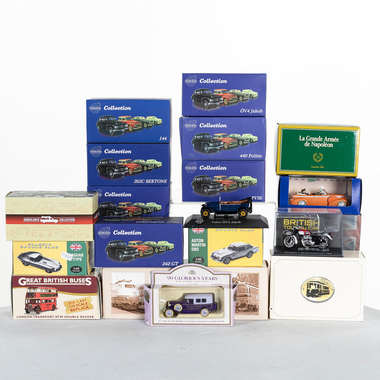 MODELOS DE COCHES, un lote de modelos británicos, Volvo, etc.