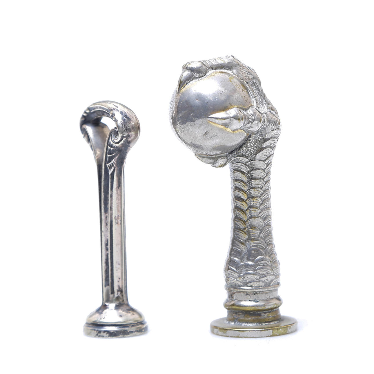 2 SIGILL, KUGLE-OG-KLOSTEMPLER, METAL, 20. ÅRHUNDREDE.