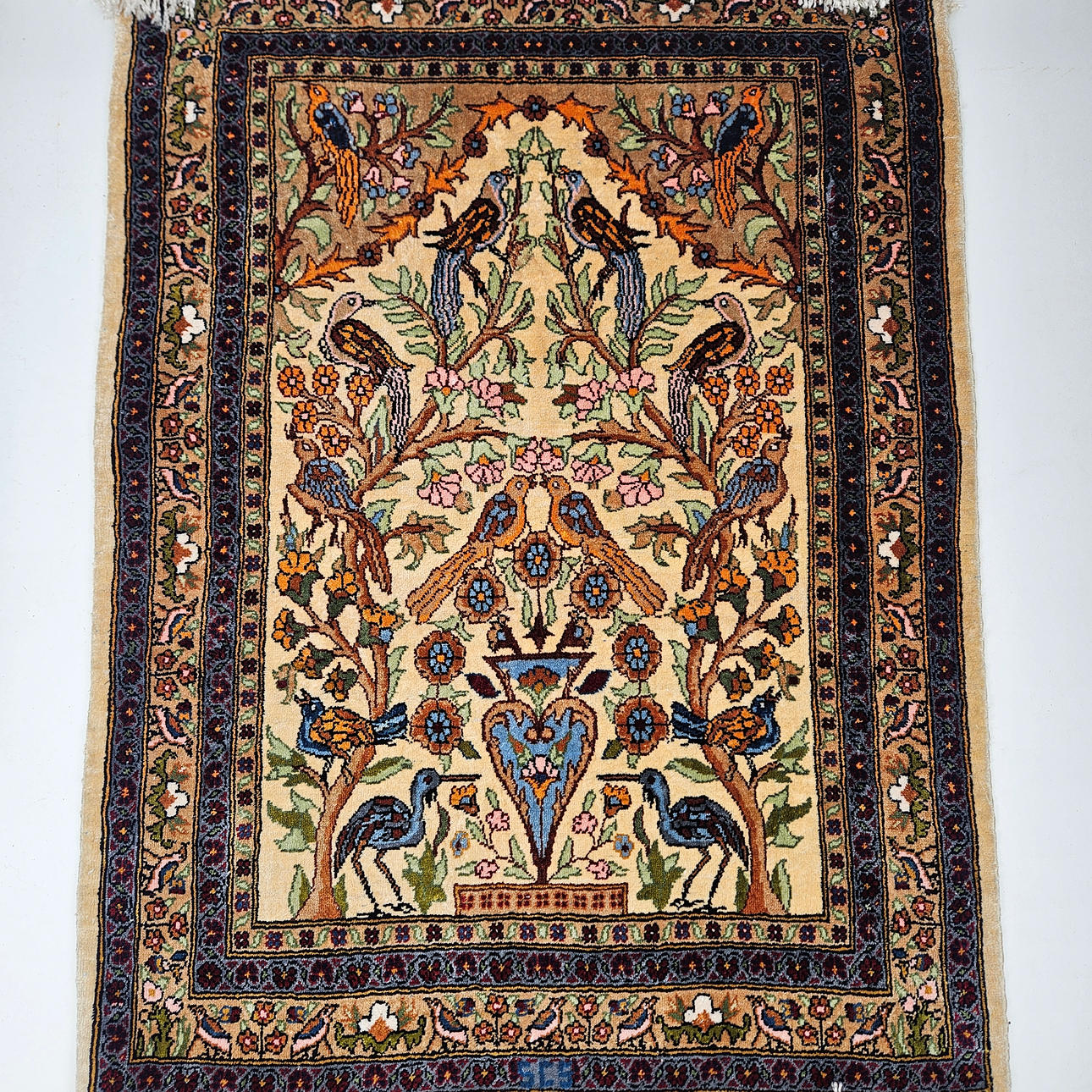 A RUG, oriental, figural, silk/silk elements, approx. 75x55 cm.