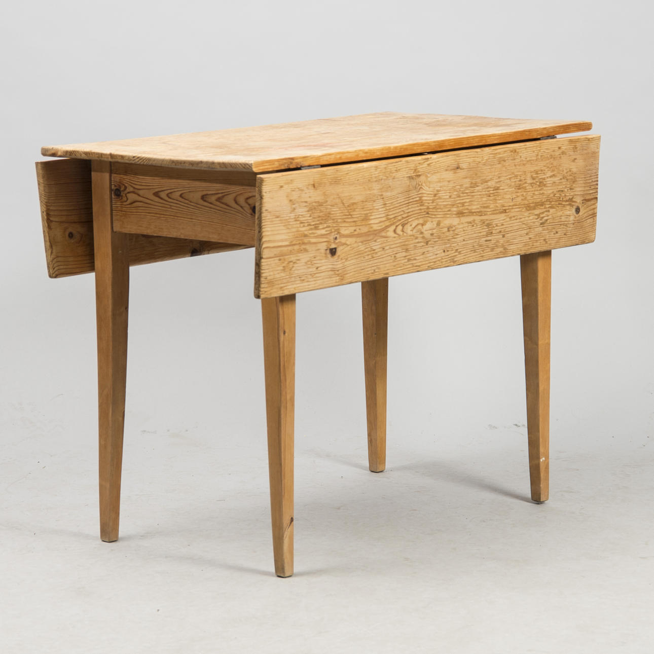 KLAFFBORD, fur, 1900-talets första hälft.