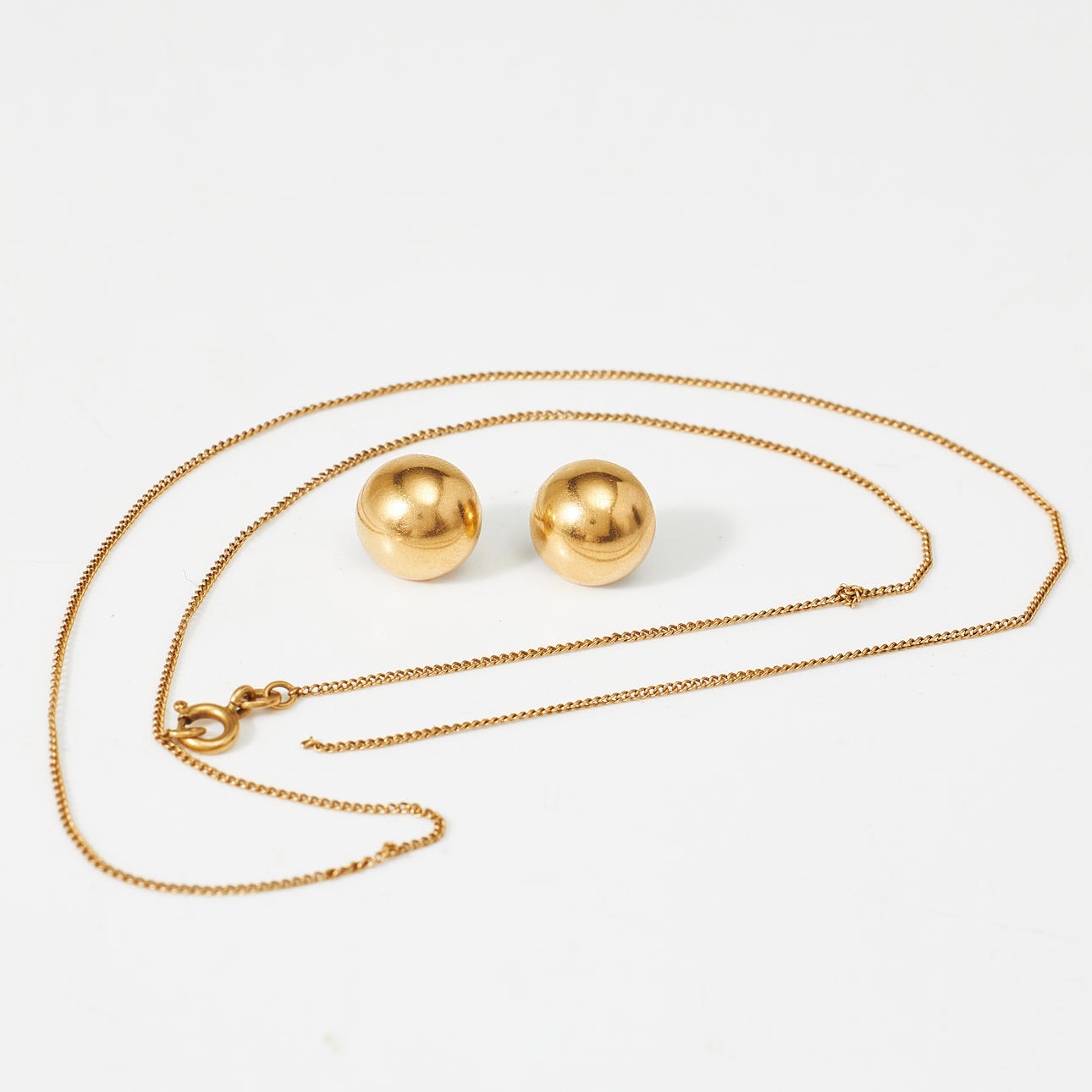 EARRINGS, 1 pair, cabochon shape, NECKLACE, 18k gold.