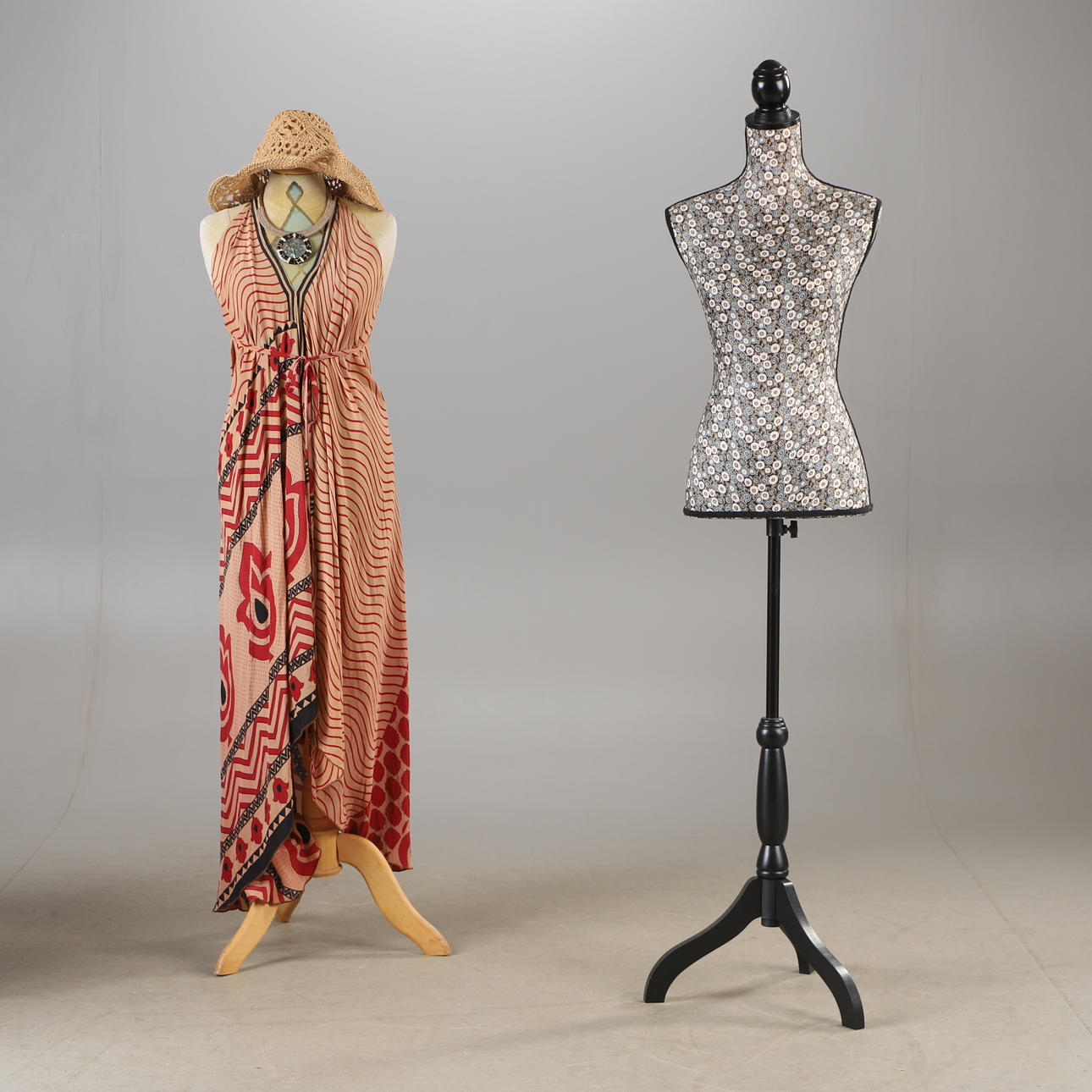 NUKET TARVIKKEILLA, 2 kpl.