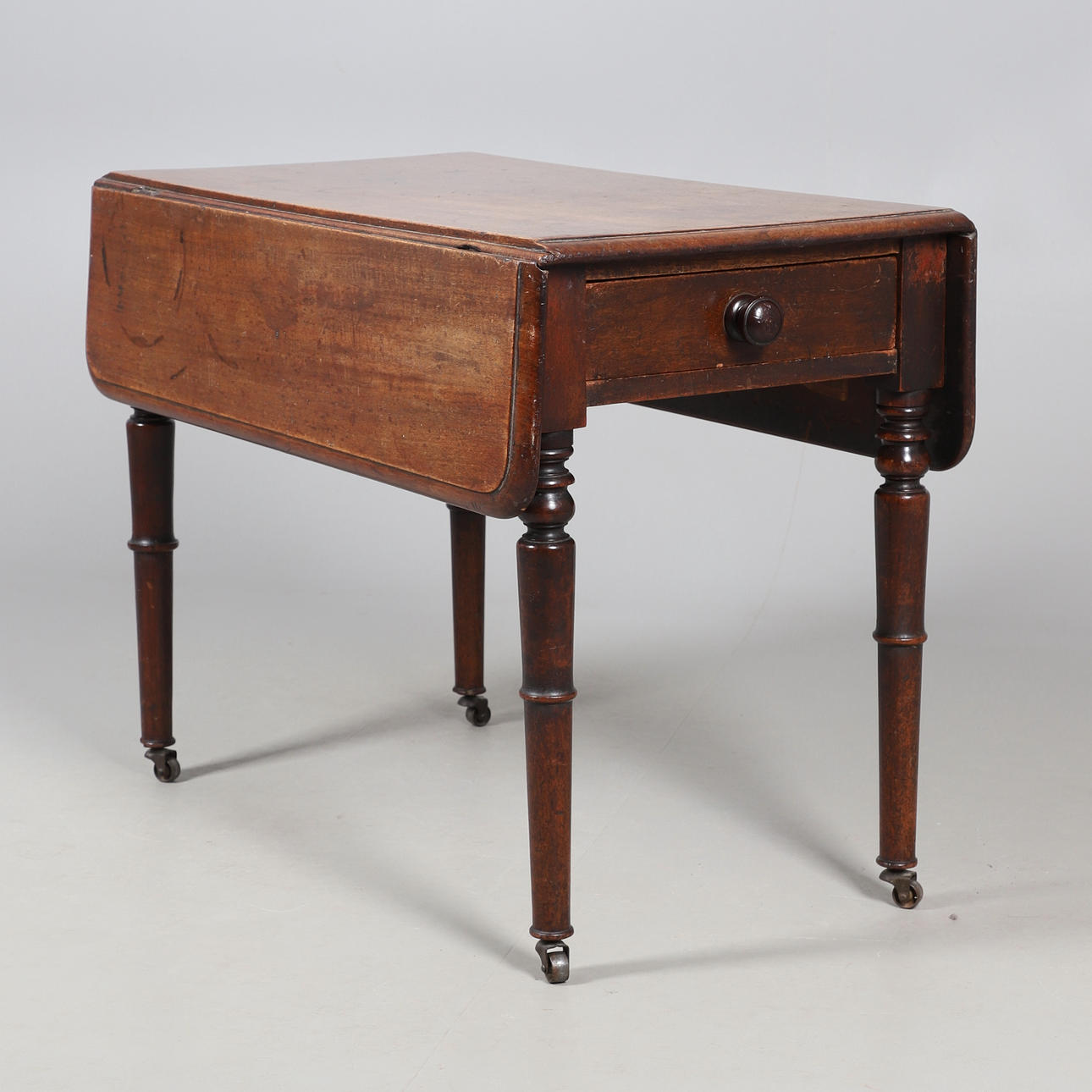 A MAHOGANY PEMBROKE TABLE.