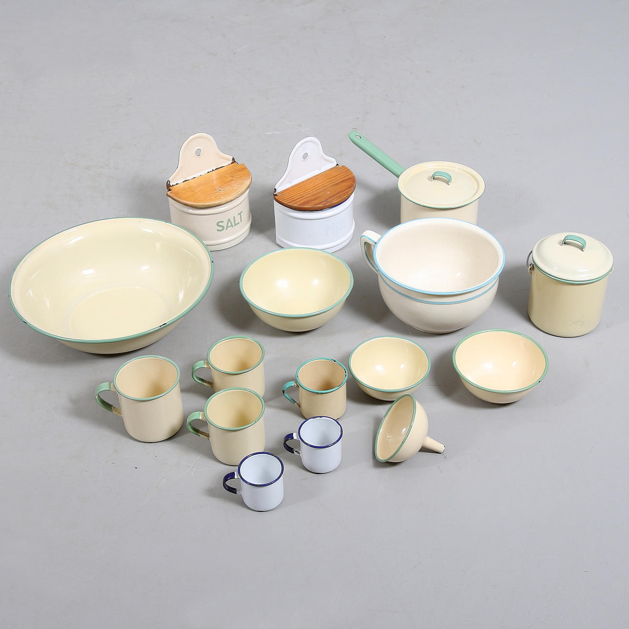 KOCKUMS, emalj, 16 delar. 1900-talets mitt.