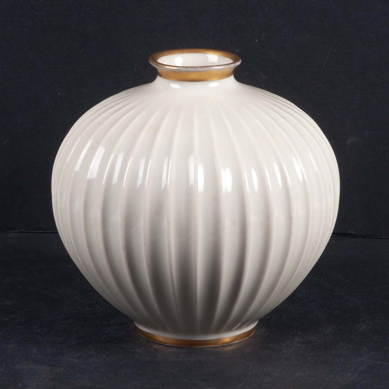 WALTHER GARSTECKI. Eine Vase, Capri, Karlskrona Porslinsfabrik.