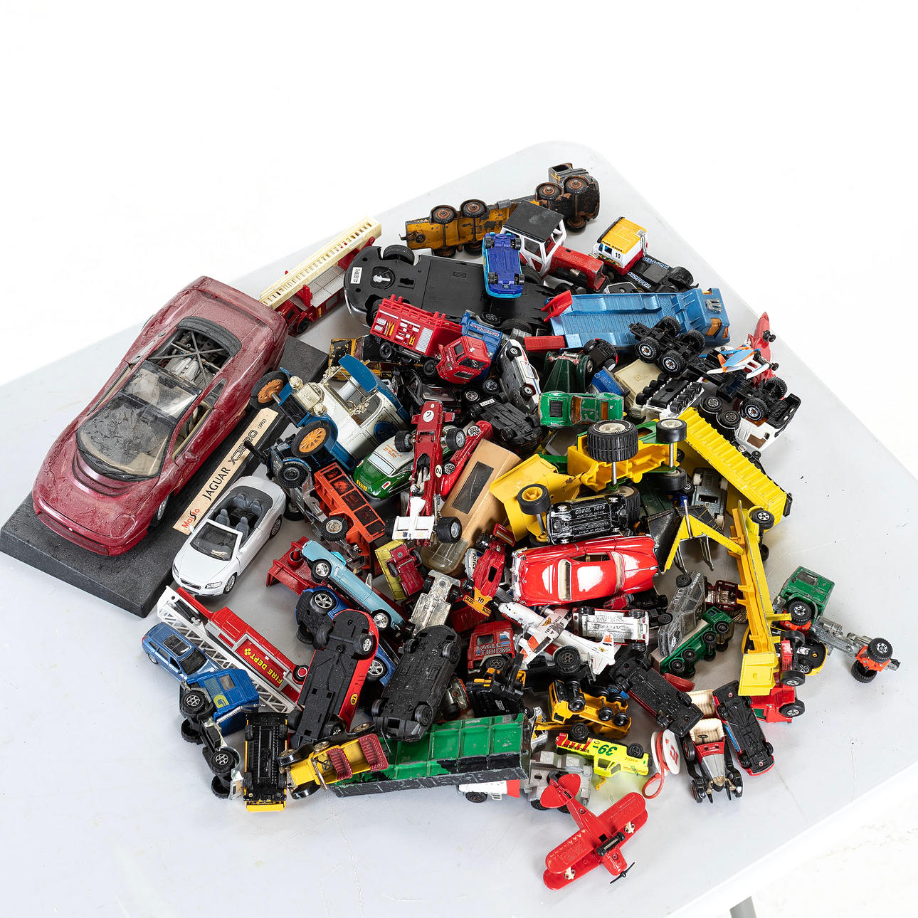 LEGETØJSBILER, en masse Matchbox, Dinky Toys og andre.