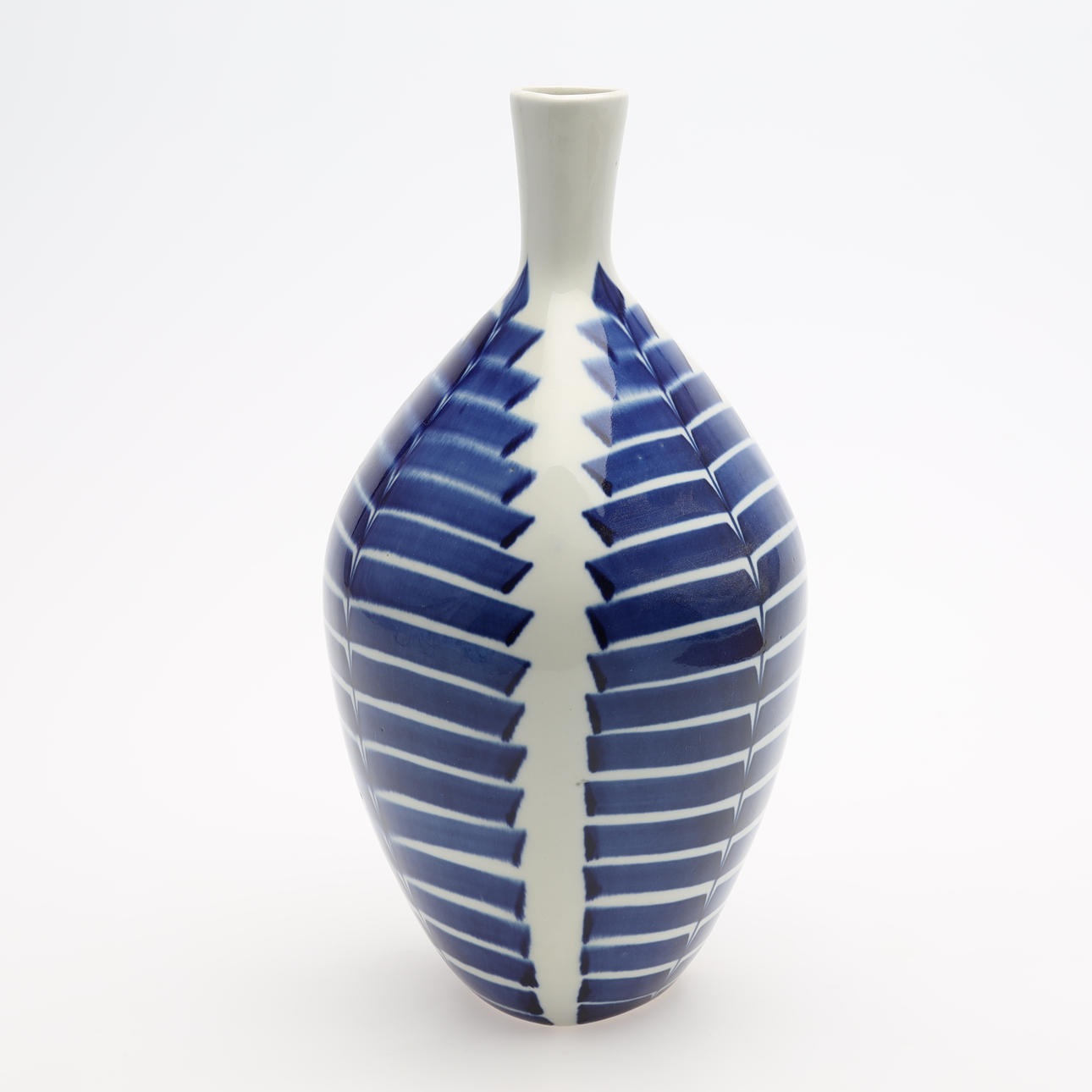 KARIN BJÖRQUIST. Vas, modell 29, "Indigo", Gustavsbergs studio.