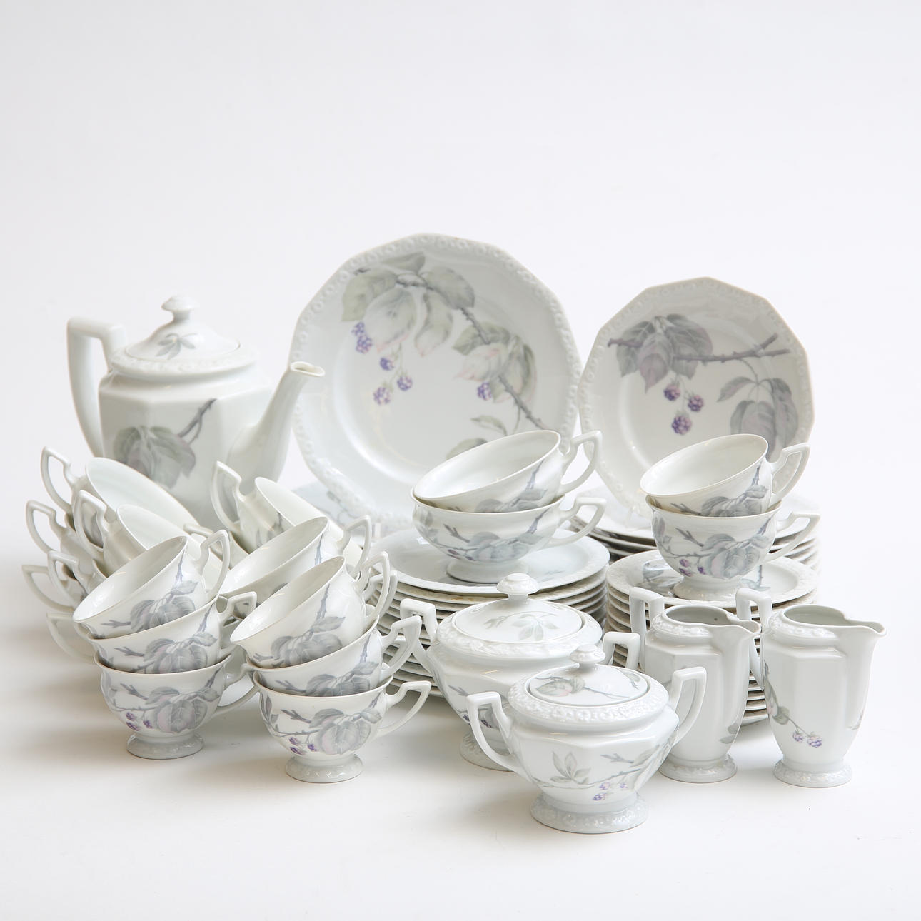 ROSENTHAL, 69 Stück Geschirr, „Maria Blackberry“.