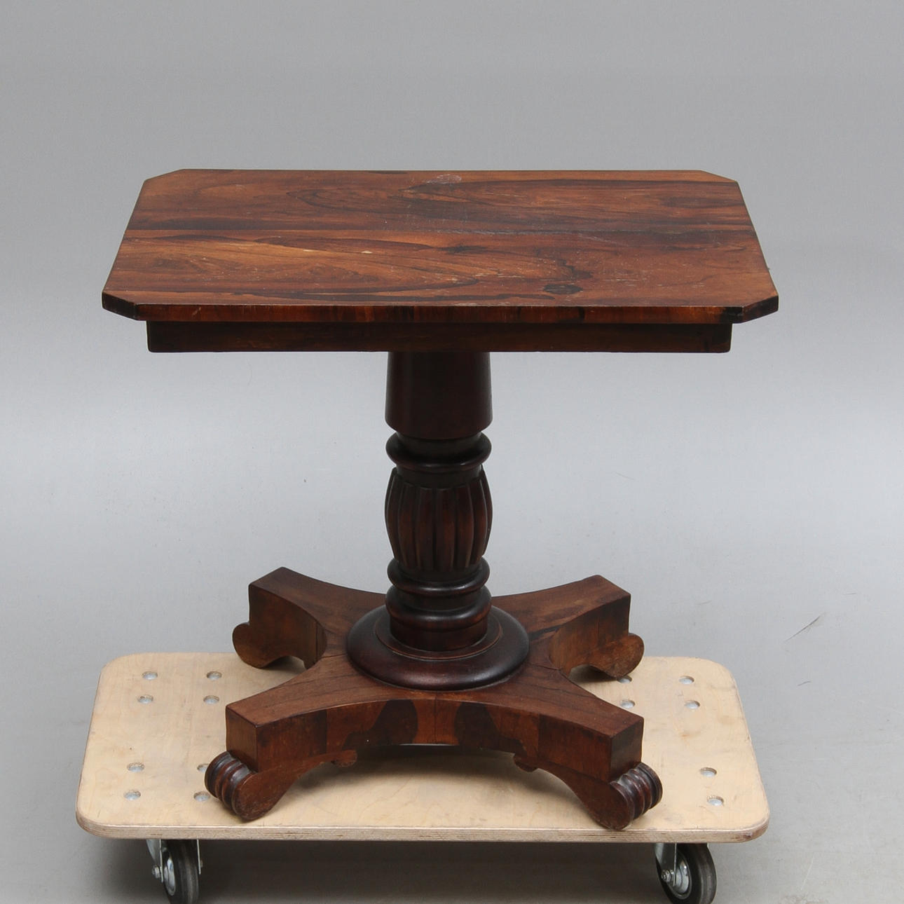 BORD, på pelarfot, senempire, 1800-talets andra hälft.