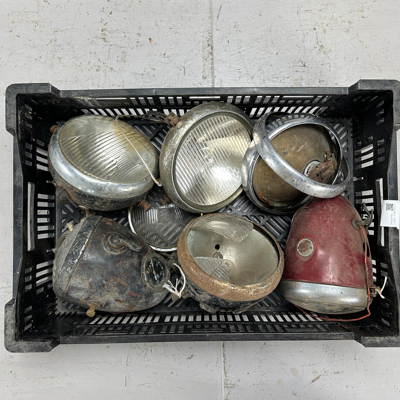 SCHEINWERFER UND TEILE, ca. Mitte des 20. Jahrhunderts.