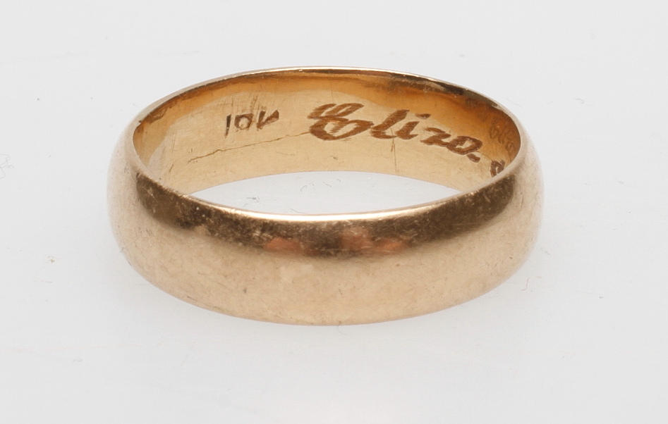 RING, 18k guld, vikt ca 7,4 gr.