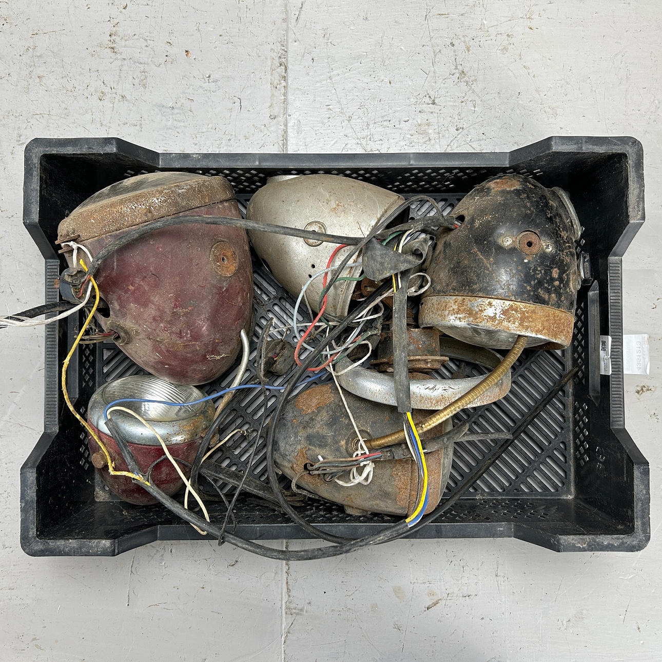 SCHEINWERFER UND TEILE, ca. Mitte des 20. Jahrhunderts.