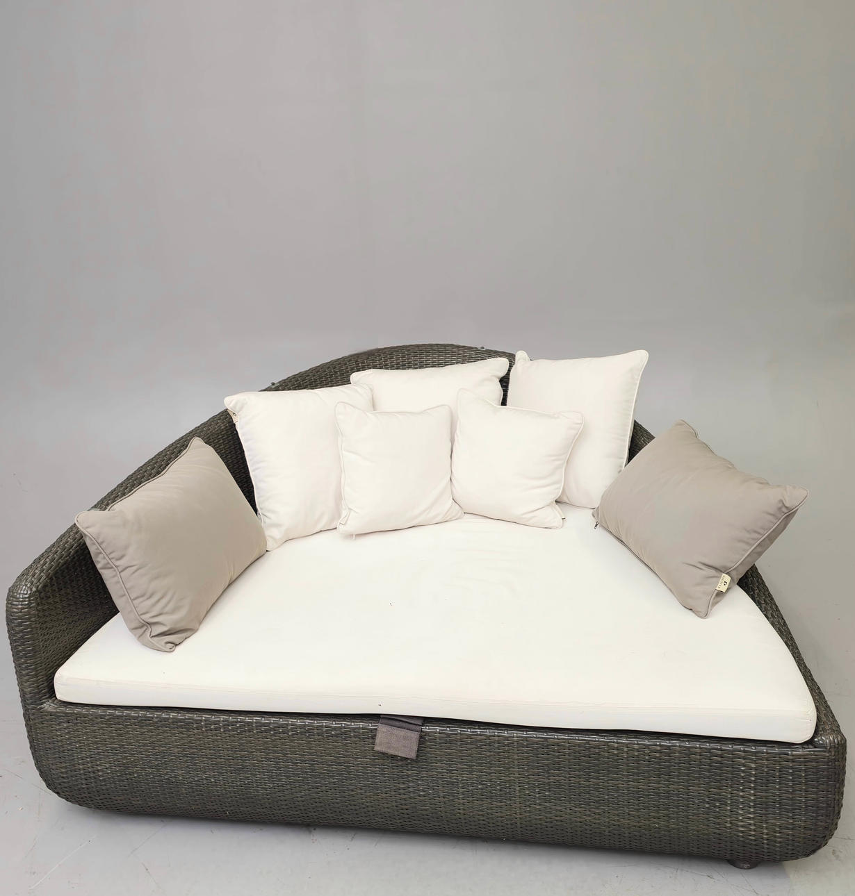 LARGE GARDEN ARMCHAIR. GLOSTER.