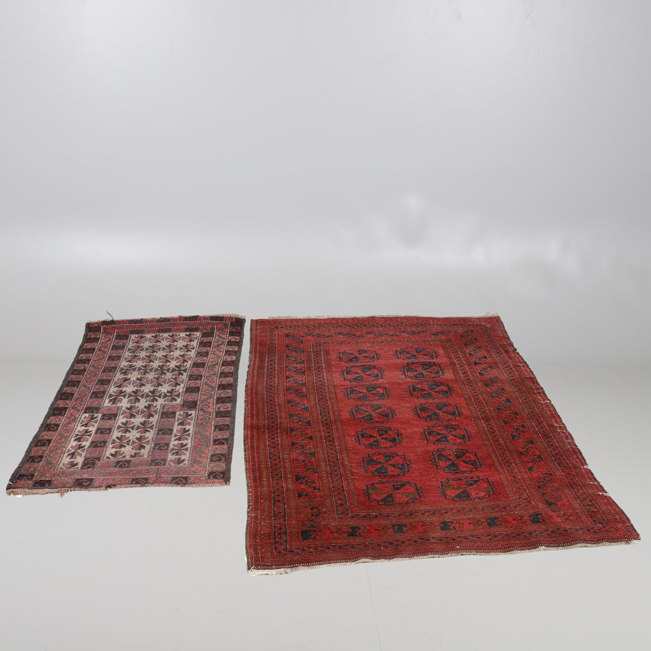 TVÅ MATTOR FRÅN MELLANÖSTERN.