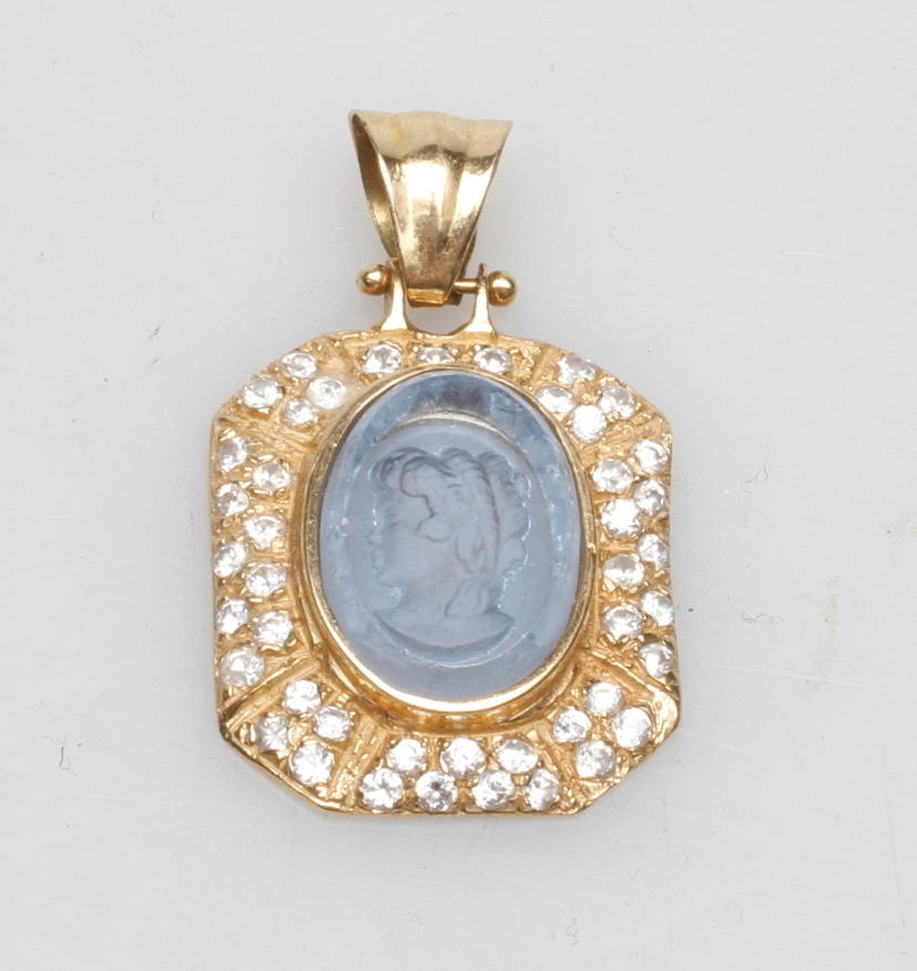 HÄNGE, 18k guld, med stenar, total vikt ca 8,4 gr.