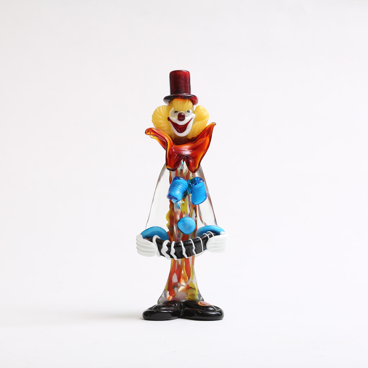 Eine farbige Glas-Clownfigur aus Murano, Italien.