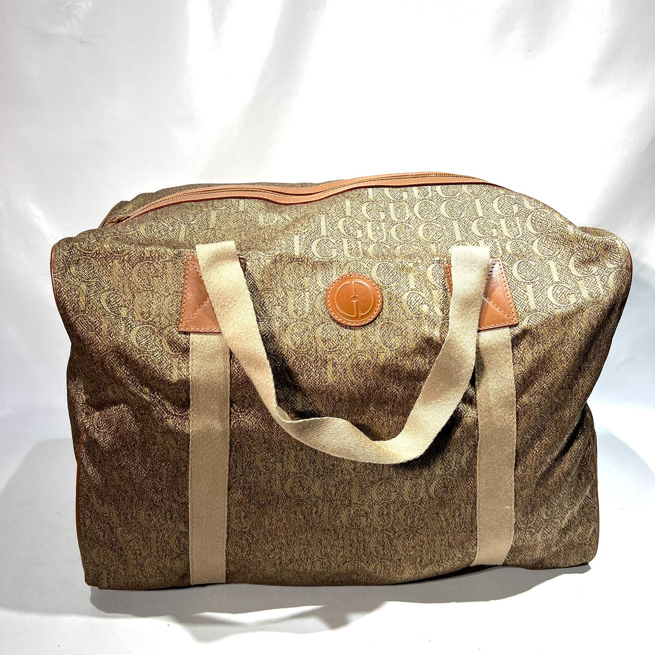 GUCCI. Liten resväska i canvas och läder.