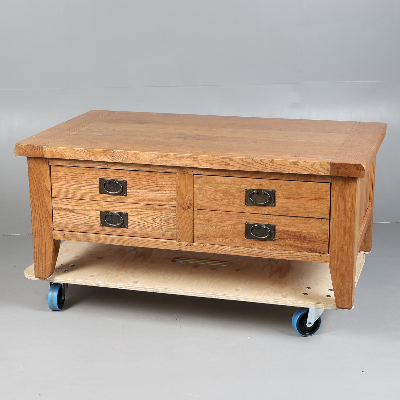 MODERNI VAALEA TAMMI SOHVAPÖYTÄ.