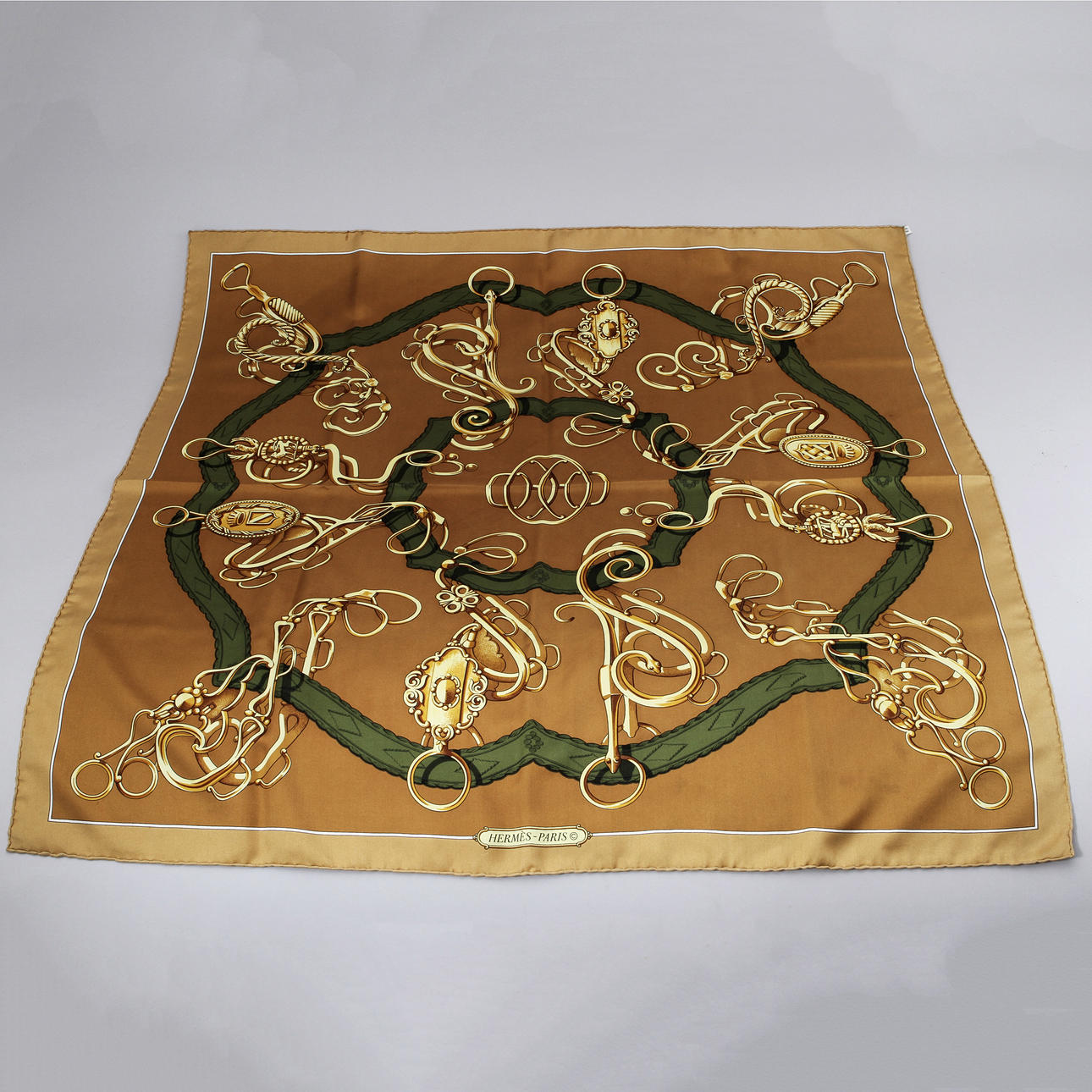 SCARF "PROFILE-SELLERIE", siden. M. Guillemot för Hermès, Paris.