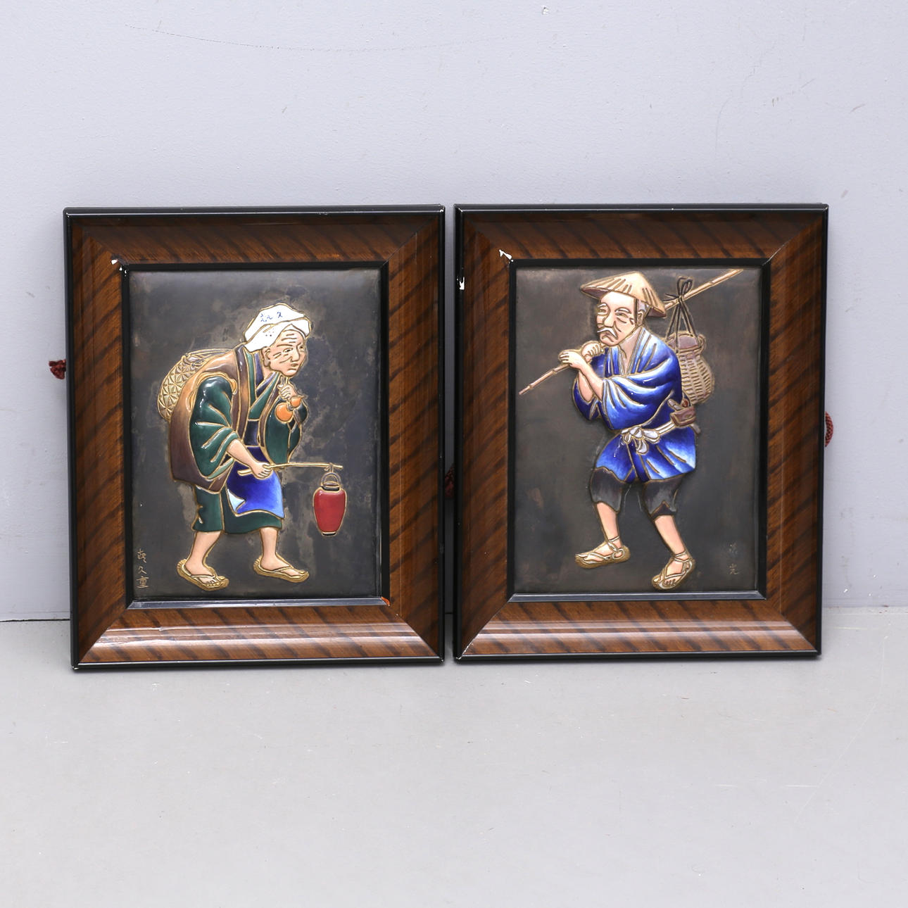 RELIEFTAVLOR 2 st, plåt, Japan 1960-tal.