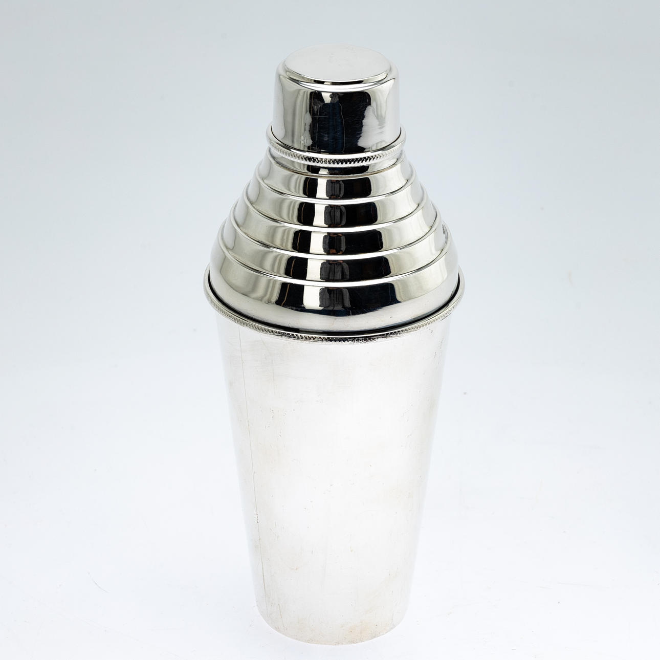 HUKIN & HEATH LTD. Shaker, sterlingsilver, 1947.