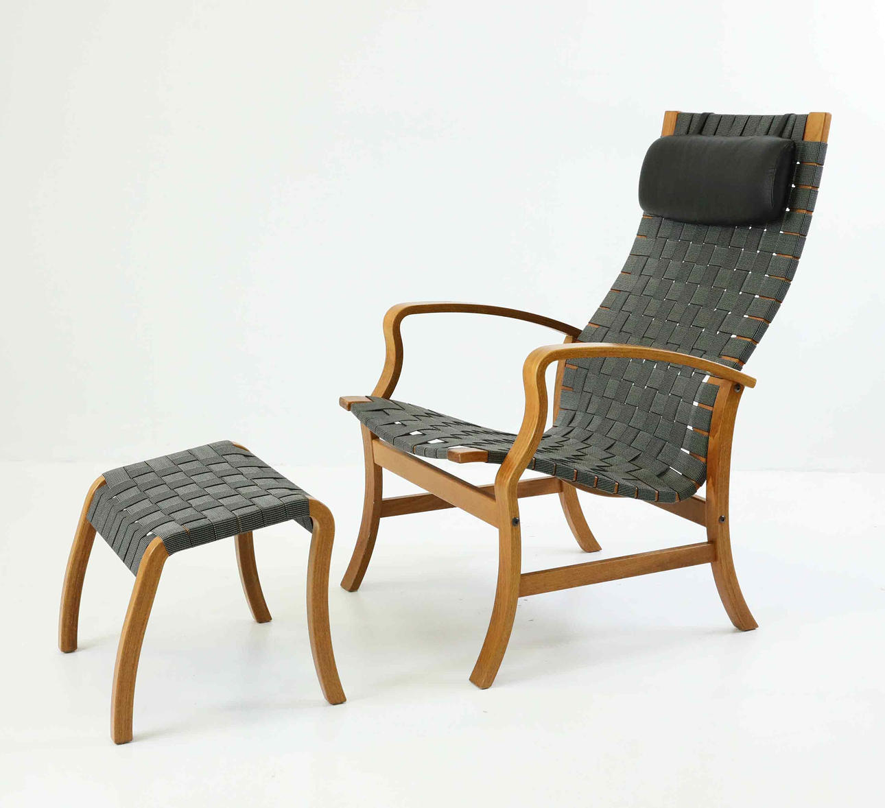 SILLÓN CON REPOSAPIÉS, CONTEMPORÁNEO.