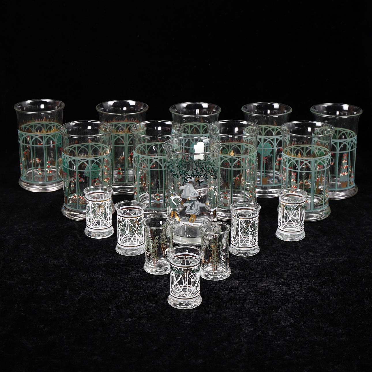 Ein Set von 17 Gläsern mit Weihnachtsmotiven, Holmegaard.