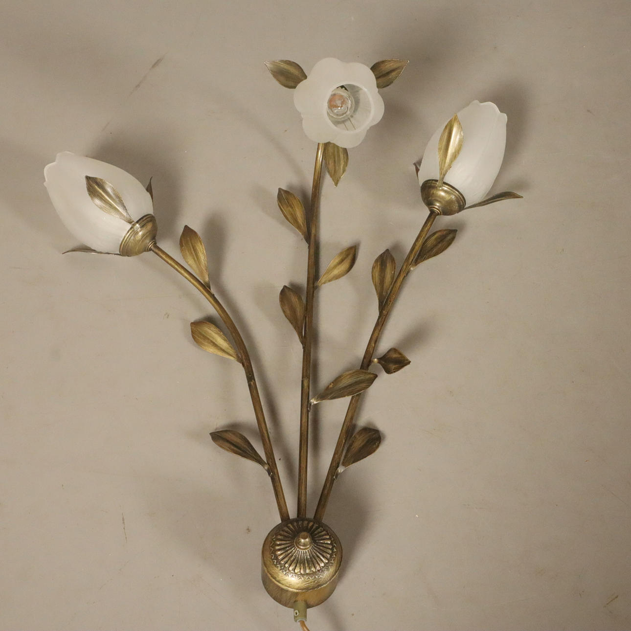 WALL LAMP metal/ opal glass.