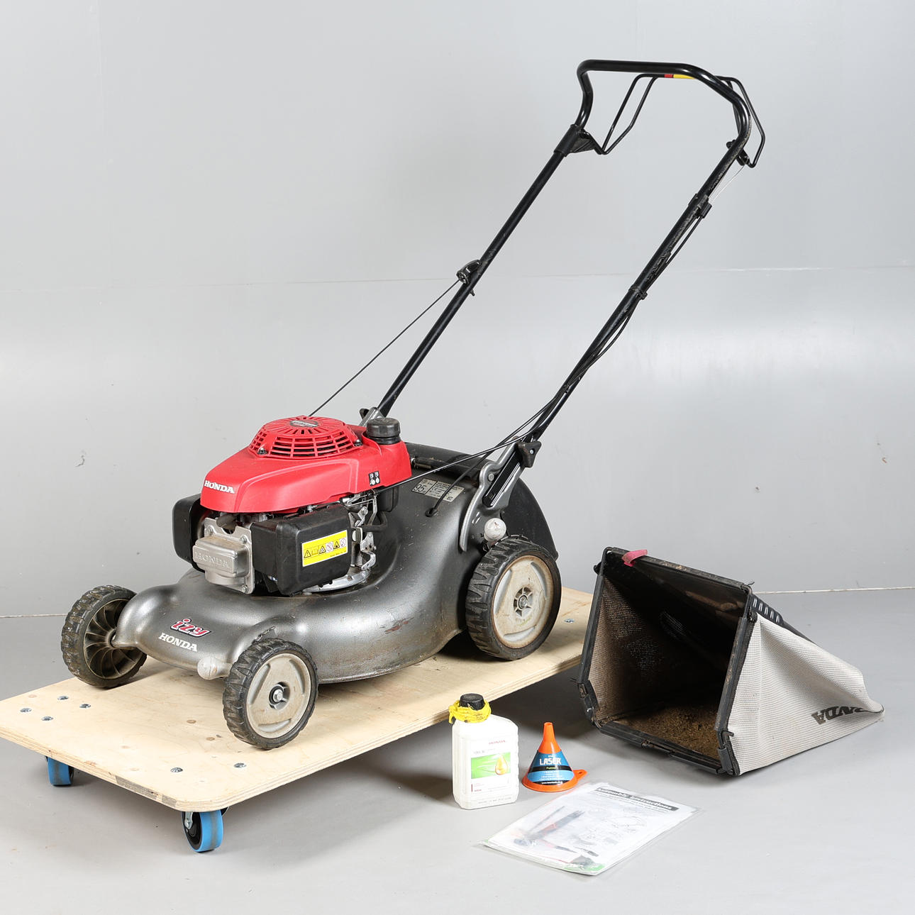 A HONDA IZY PETROL LAWNMOWER.