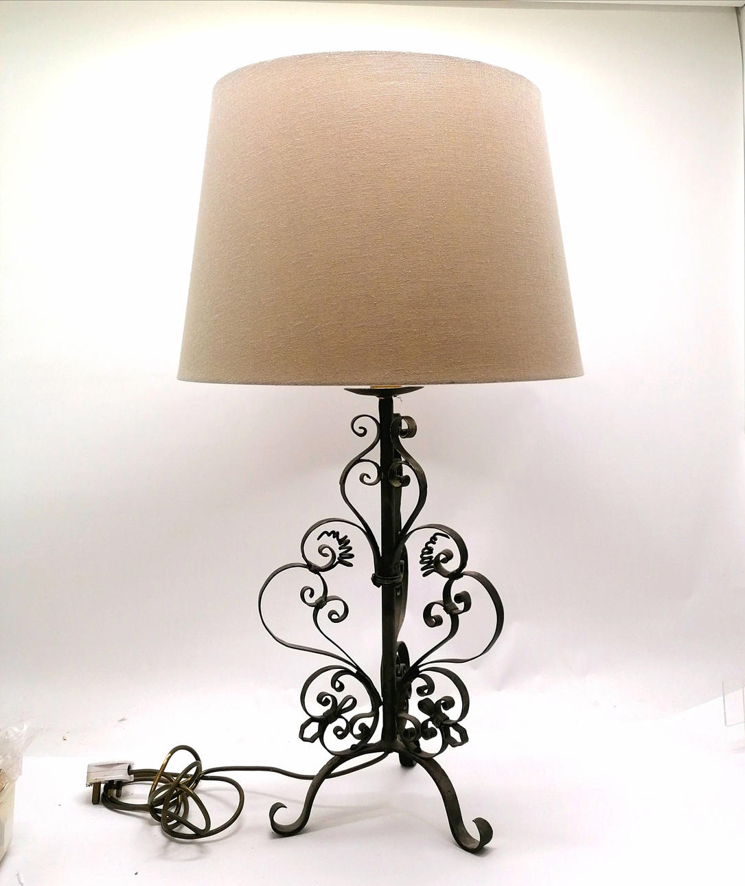 VINTAGE SMEDEJERN BORDLAMPE.