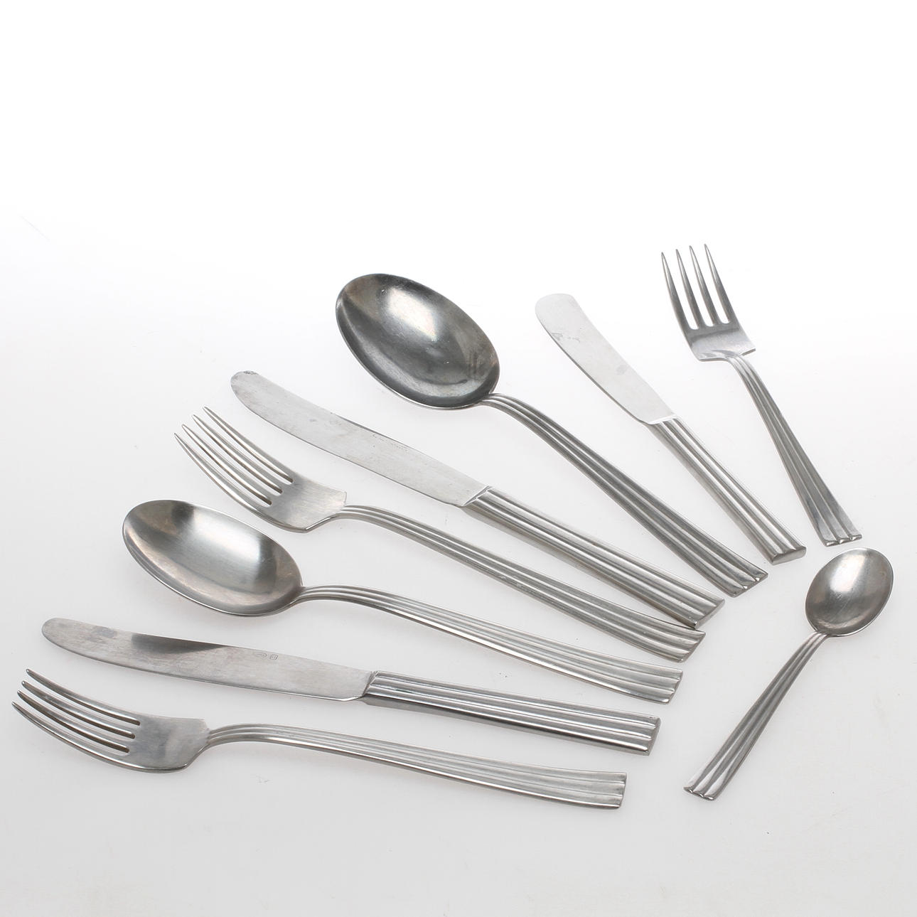 BESTICK, ca 70 delar, rostfritt stål, "Thebe", Folke Ahrström, Gense.