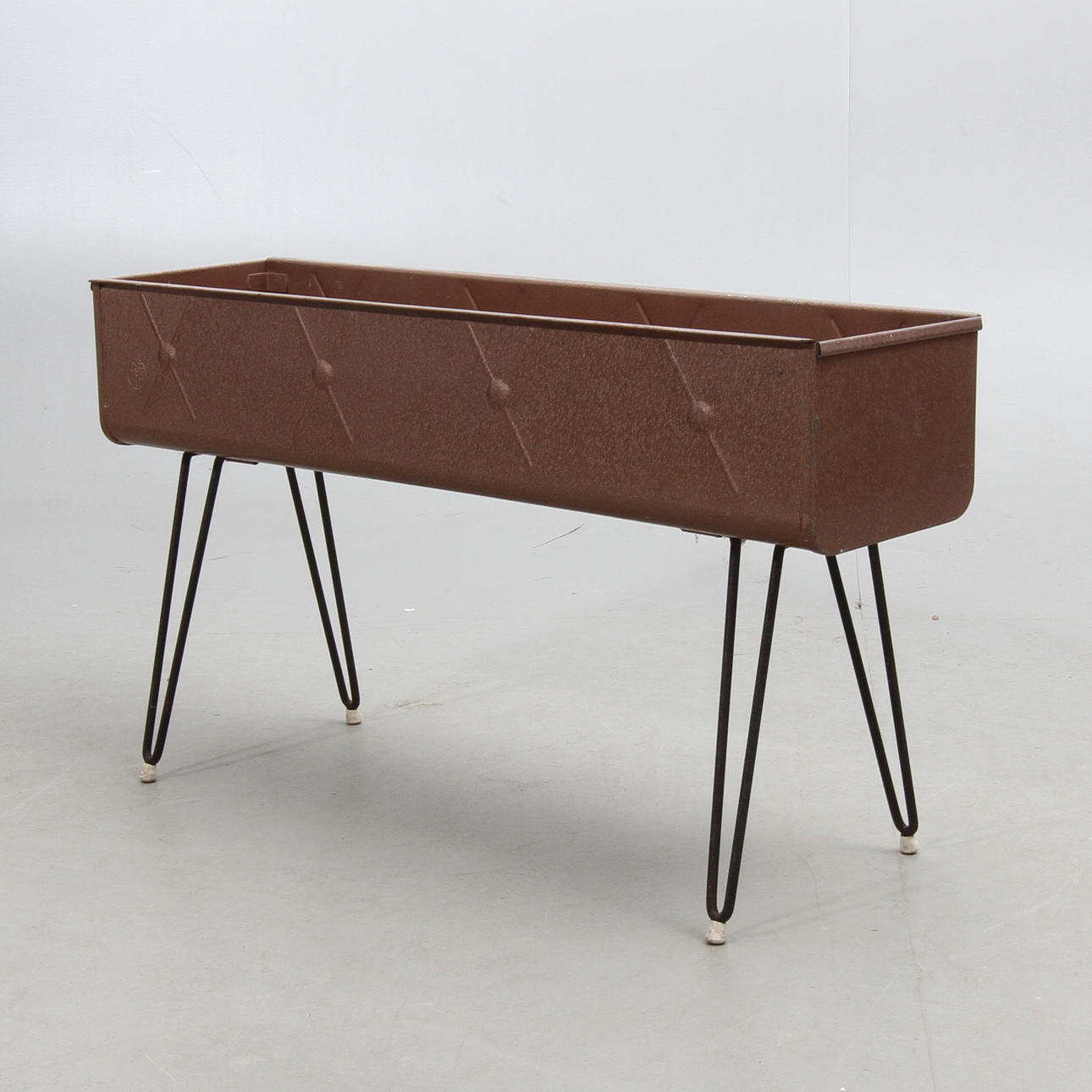 BLOMLÅDA, metall, märkt JH, 1900-tal.