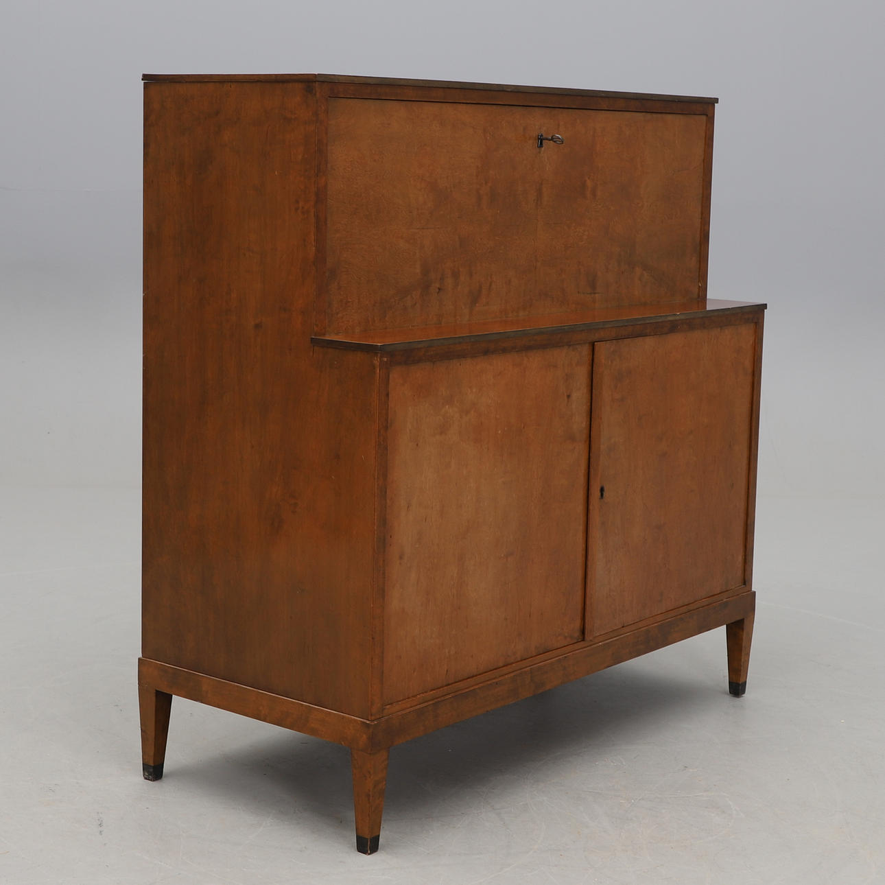 A 1930s funk-style cabinet.