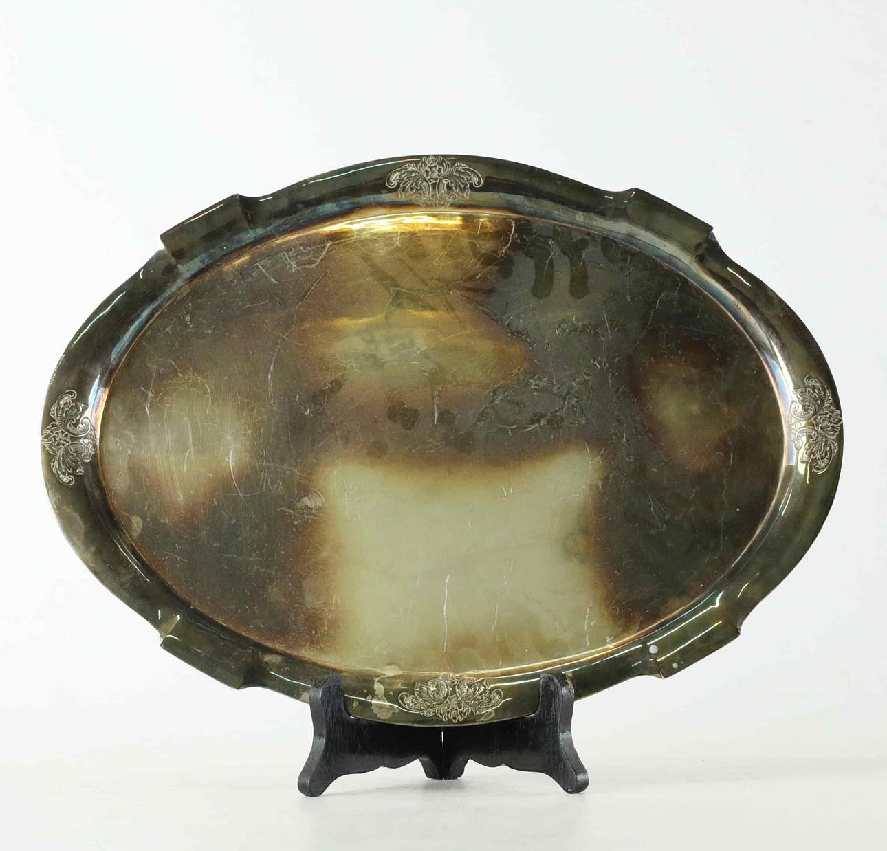 Silbernes, handgeschmiedetes Serviertablett, 20. Jahrhundert.