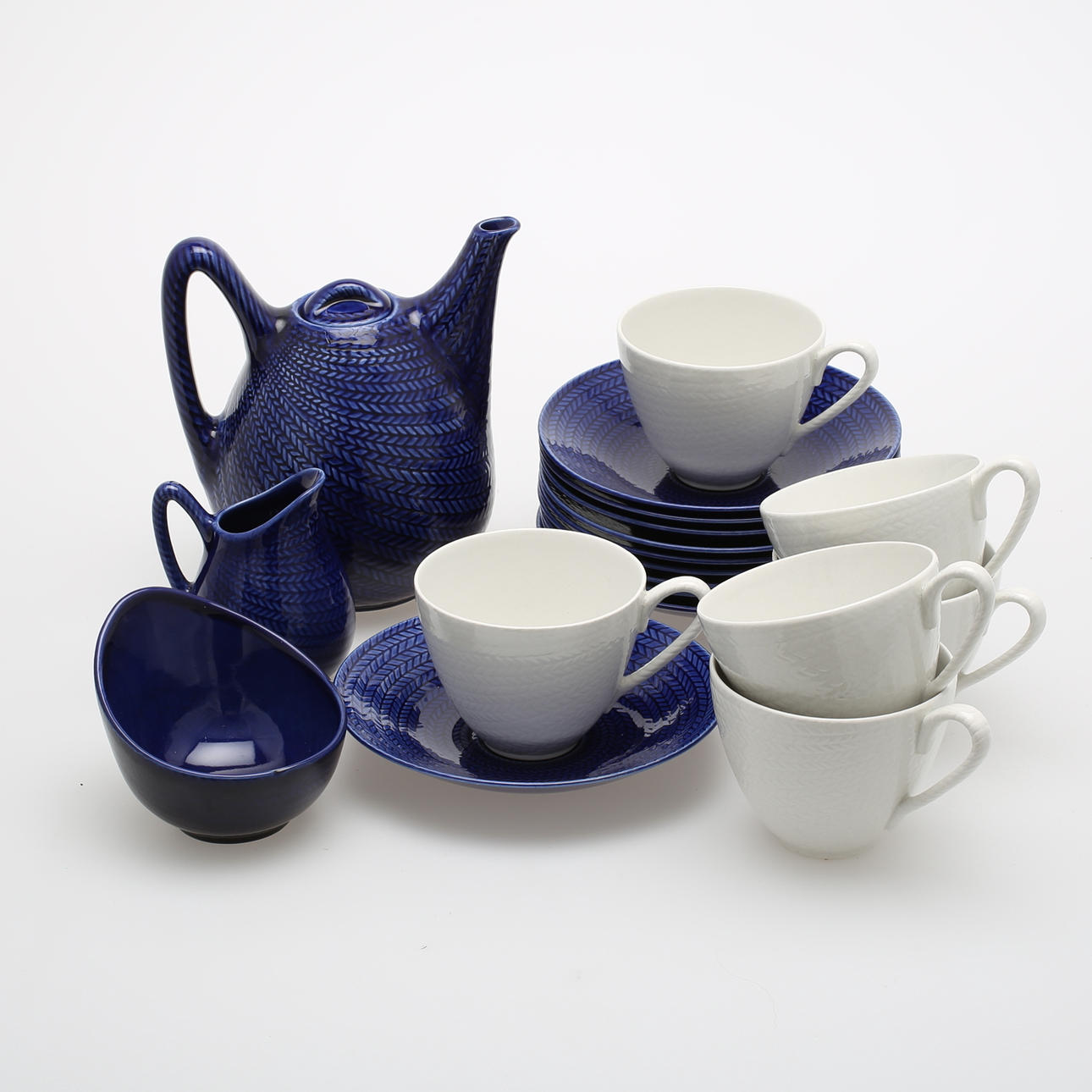 HERTHA BENGTSSON. Teservis, 19 delar, flintgods, "Blå Eld" Rörstrand.