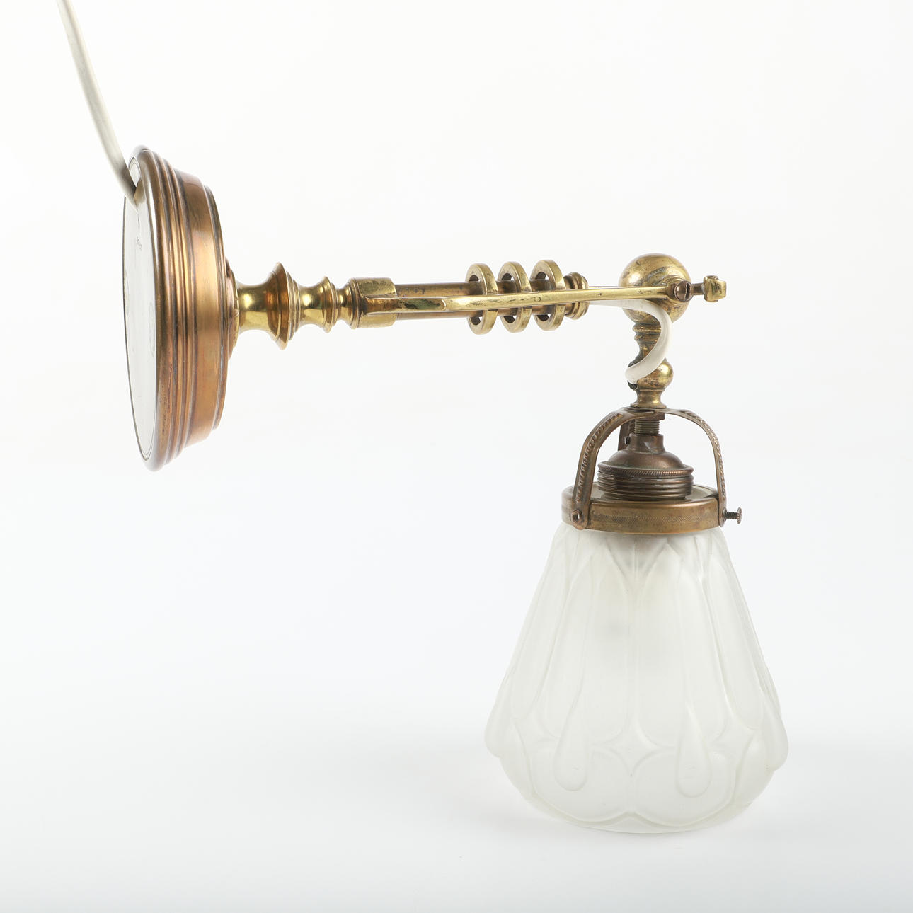 VÄGGLAMPA, mässing med glaskupa, 1900-tal.