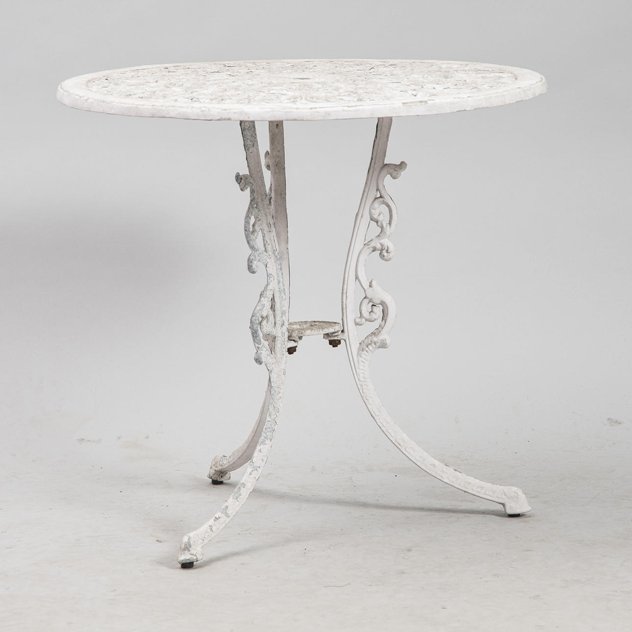 TRÄDGÅRDSBORD, vitmålad lättmetall, sent 1900-tal.