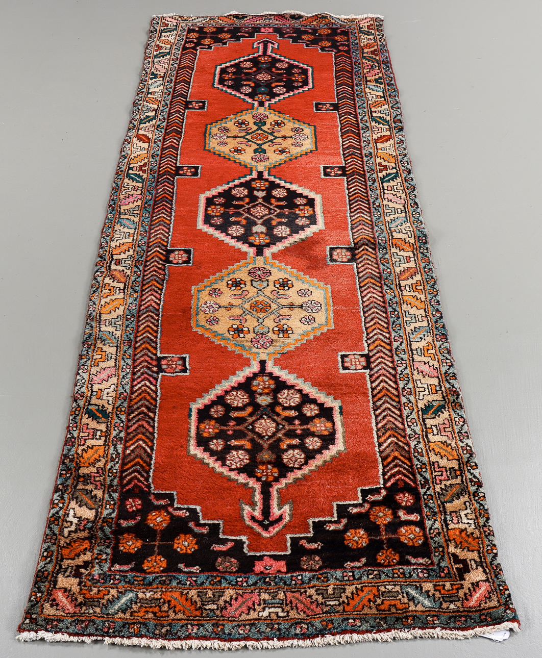 CARPET Hamadan, Persian, 320x105 cm.