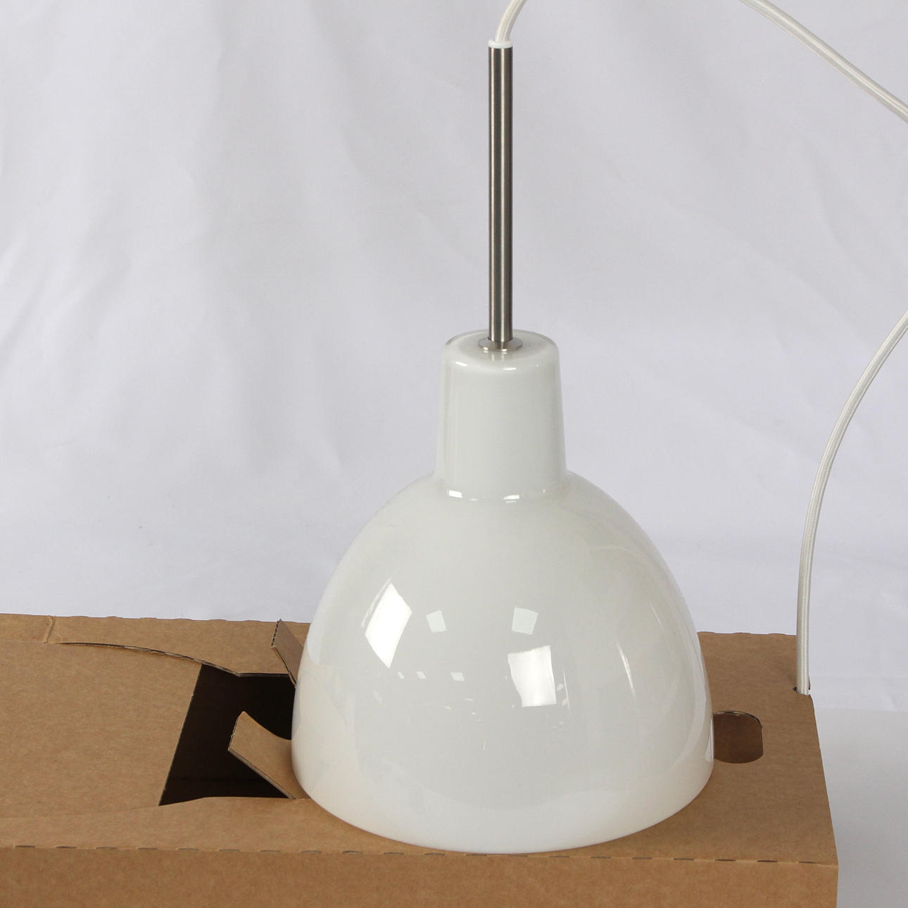 PENDEL, Louis Poulsen, „Toldbold Pendel“.