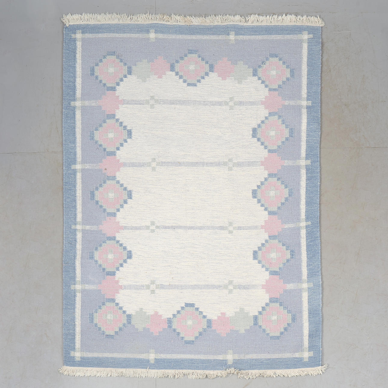 MATTA, röllakan, ca 170x225 cm.