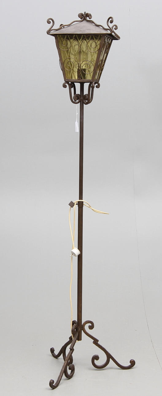 GOLVLAMPA, smide, lyktmodell, 1900 tal.