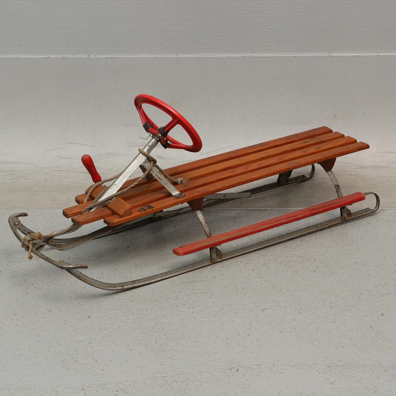 Ratt, træ og metal, 20. årh.