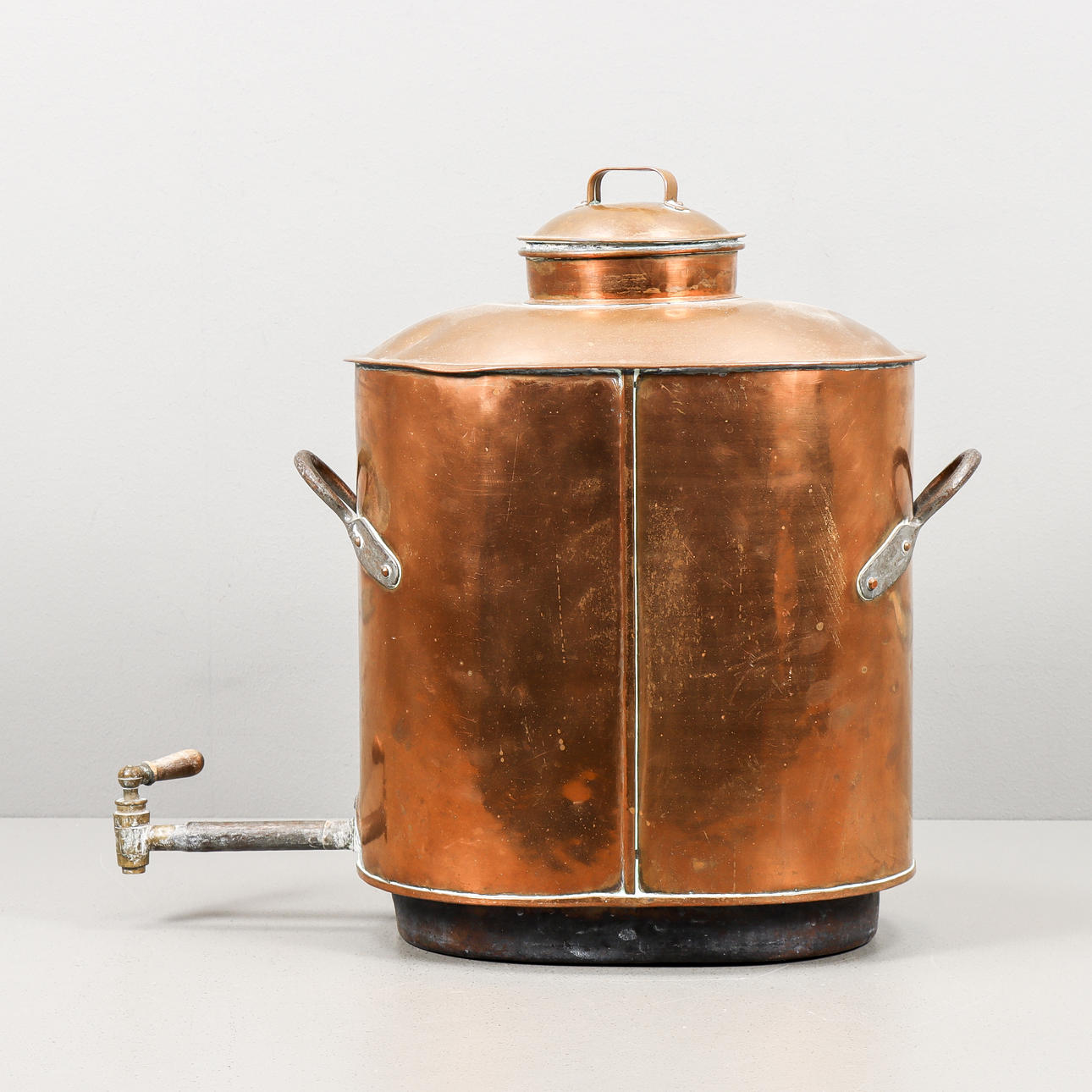 A copper vessel with stud, 18th/20th century.